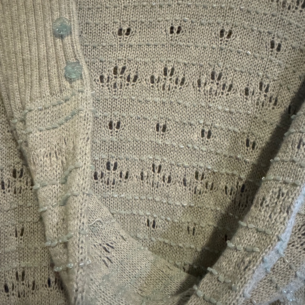 Elegant Cream Women's Sweater Sleeping on Snow - Picture 2 of 2